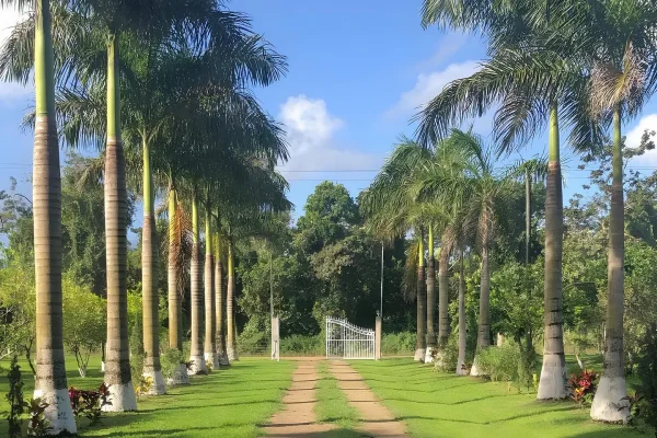 entrance-inside_n ch HR1r1s_15-10